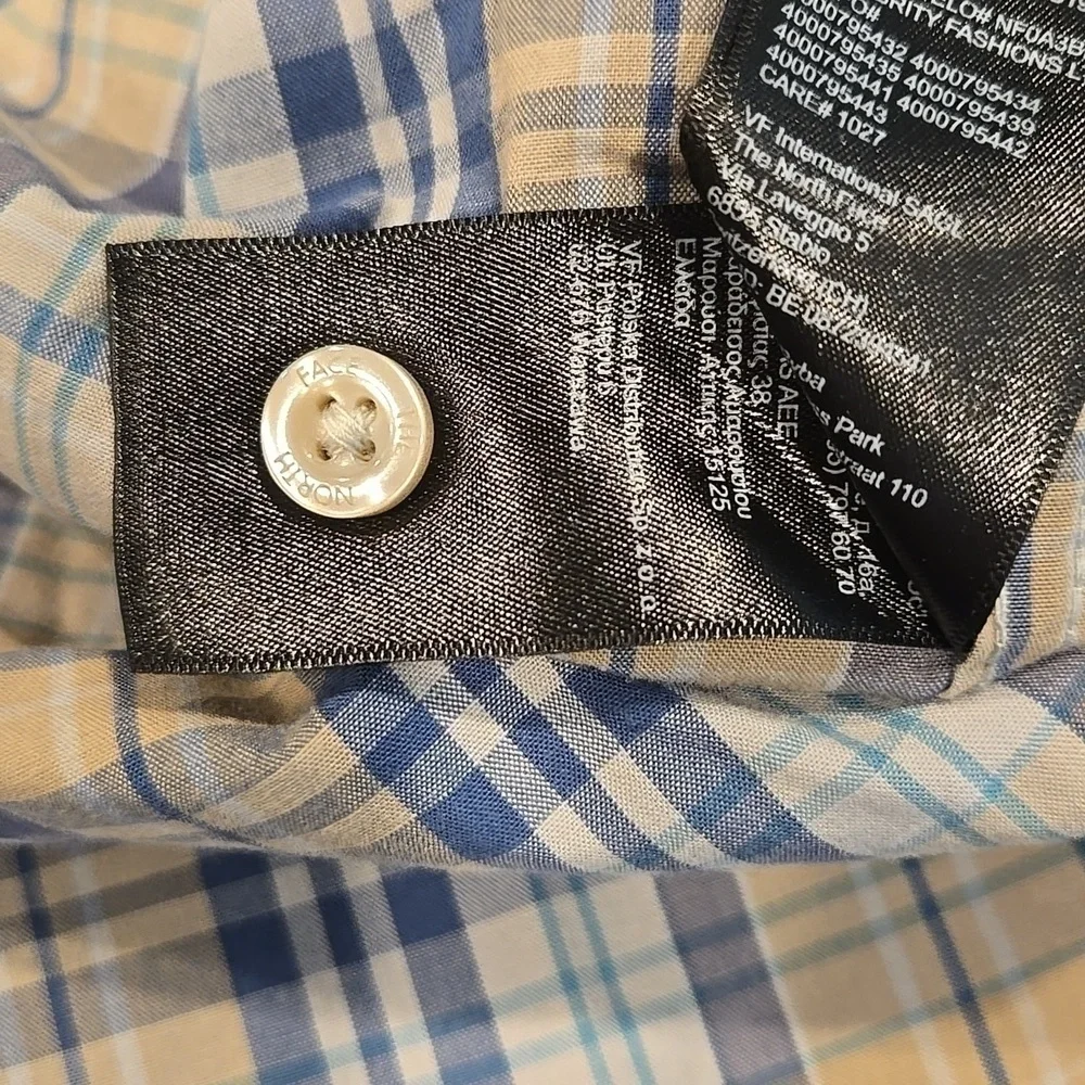THE NORTH FACE SHORT SLEEVE PLAID BUTTON UP SHIRT. SIZE X- LARGE. BLUE/ TAN.